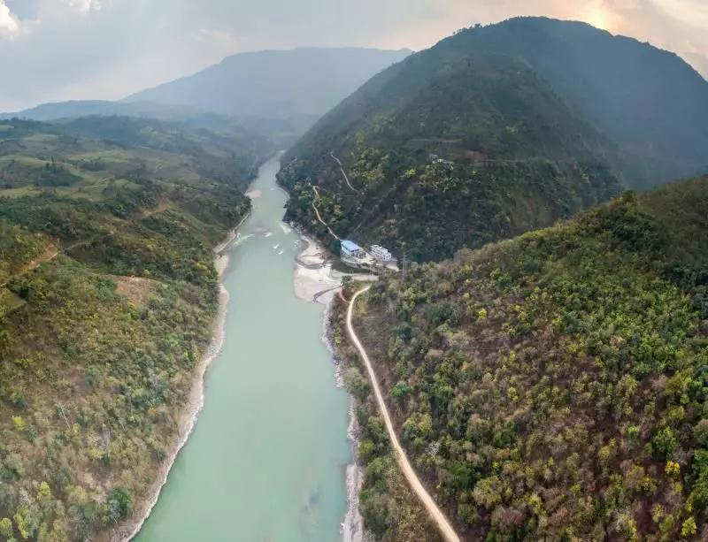 怒江傳媒公司 怒江峽谷，從眼前的茍且到詩(shī)和遠(yuǎn)方