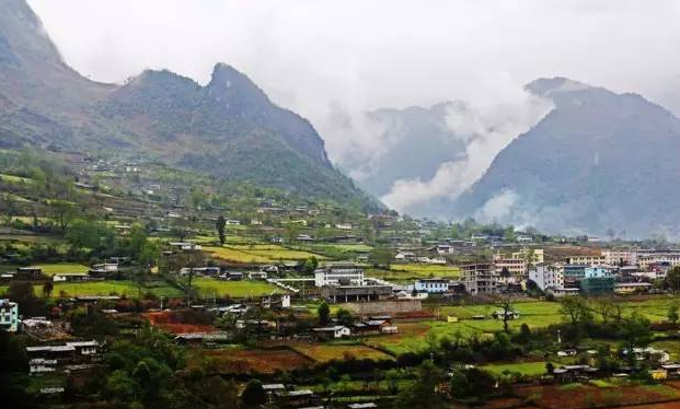 怒江徒步線路,怒江策劃公司：怒江大峽谷中的丙中洛,不同時(shí)間段的丙中洛，隱于大峽谷之中的鄉(xiāng)村。